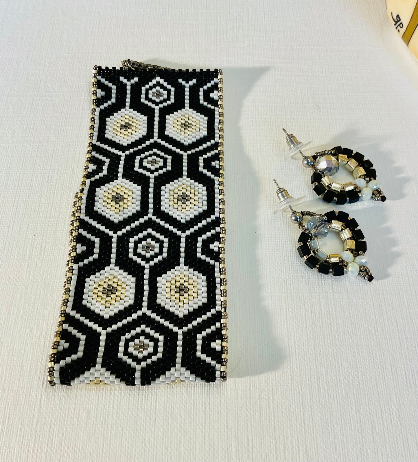 Bracciale con orecchini fatti a mano con perline in vetro Miyuki