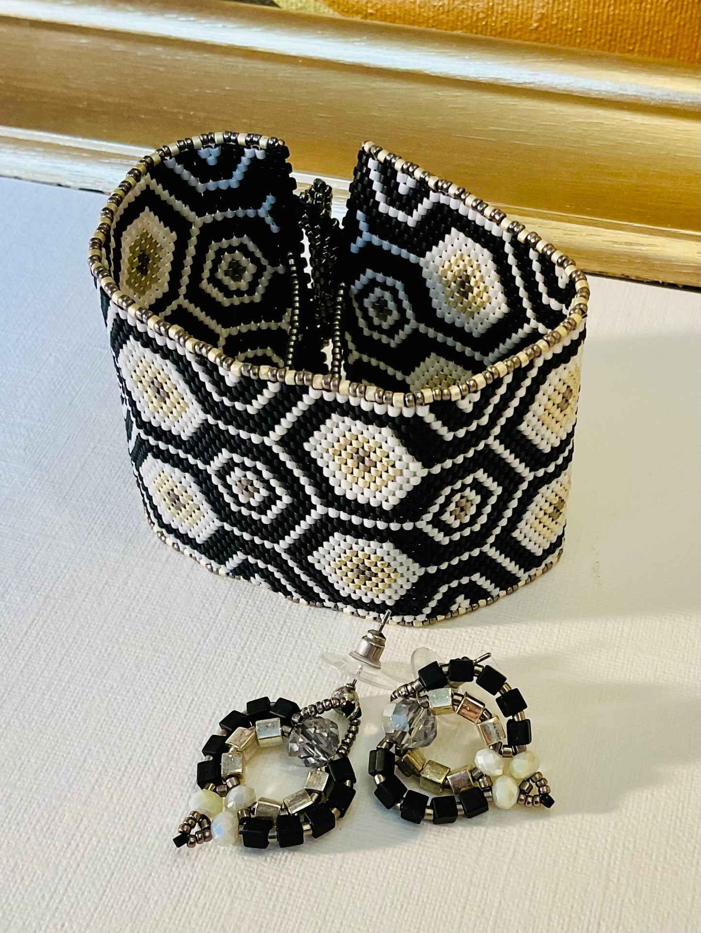 Bracciale con orecchini fatti a mano con perline in vetro Miyuki