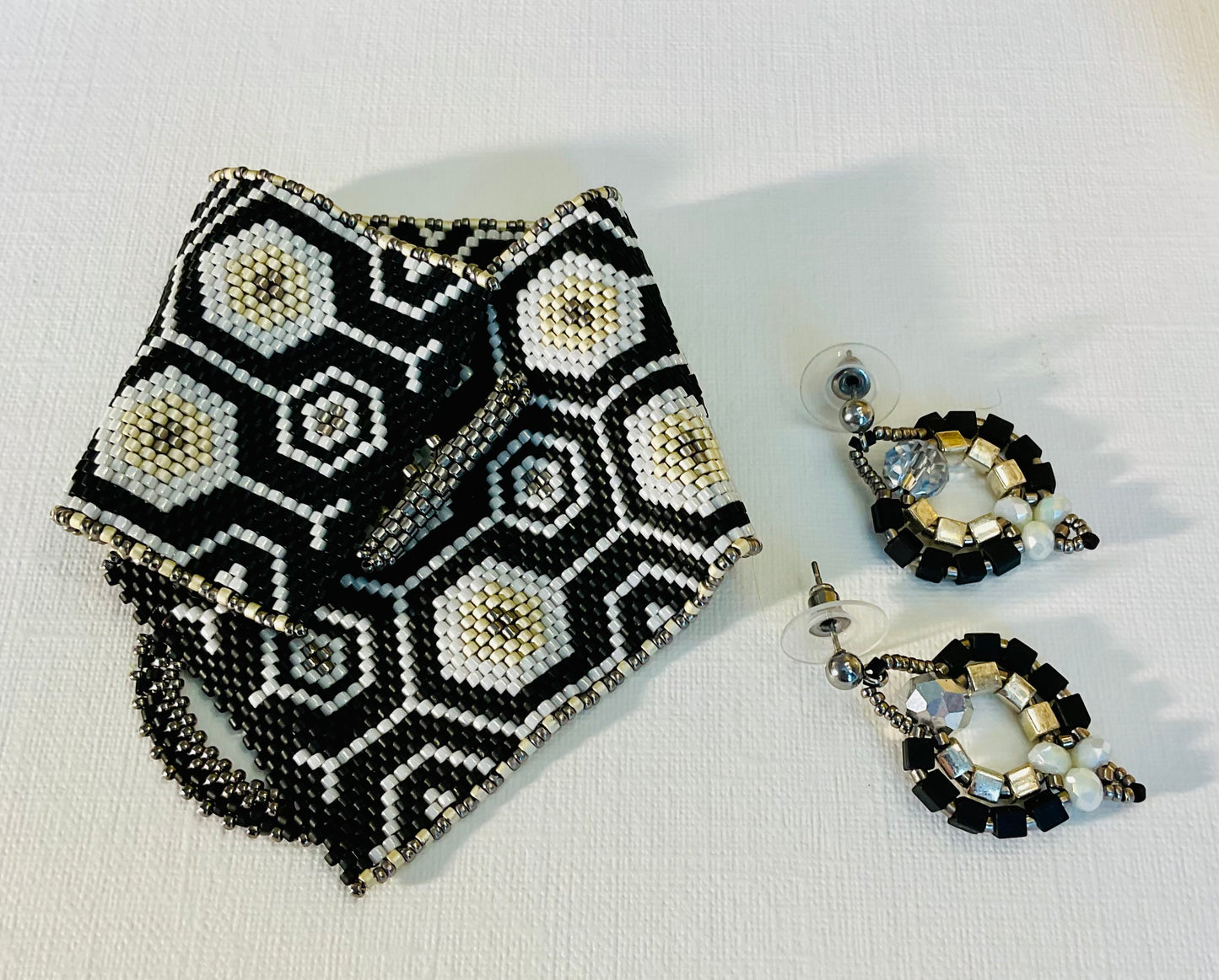 Bracciale con orecchini fatti a mano con perline in vetro Miyuki