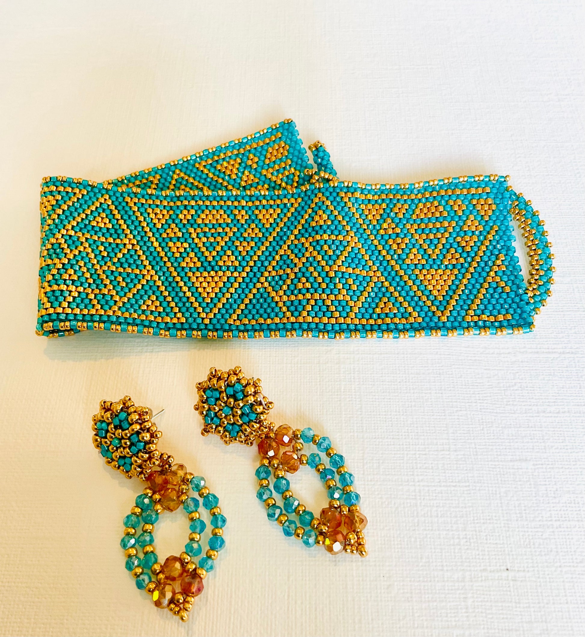 Bracciale con orecchini fatti a mano con perline in vetro Miyuki