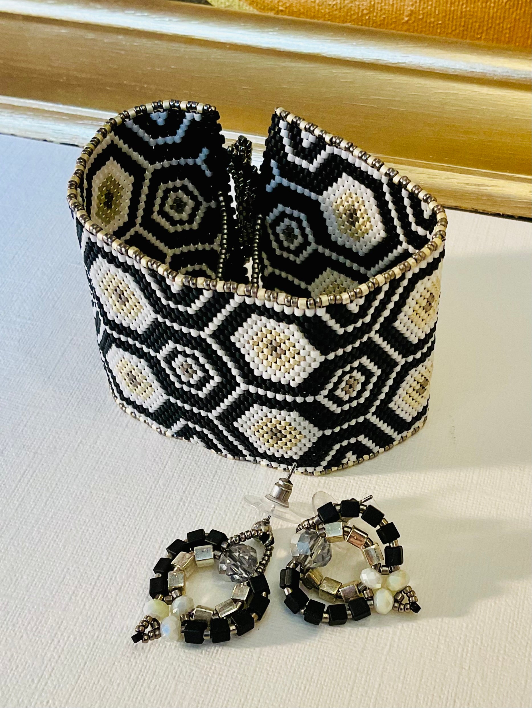 Bracciale con orecchini fatti a mano con perline in vetro Miyuki