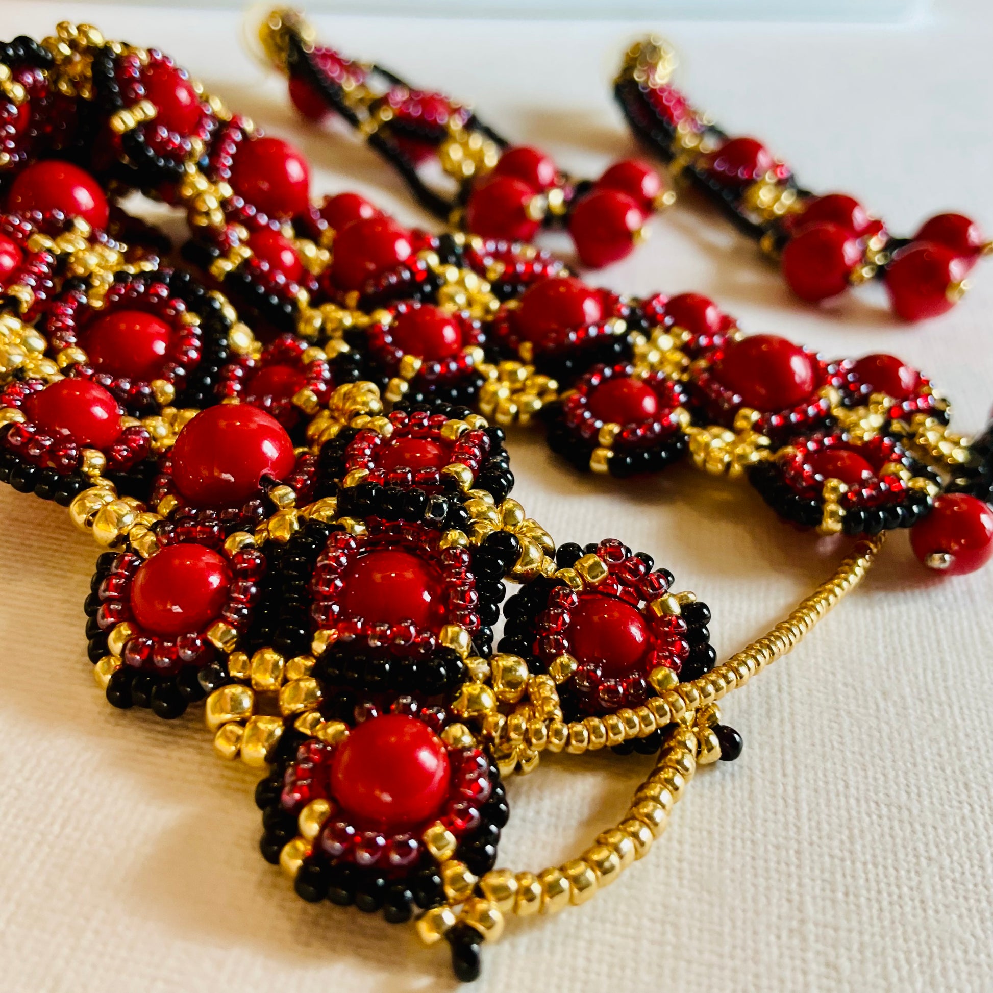 Bracciale con orecchini fatti a mano con perline in vetro Miyuki
