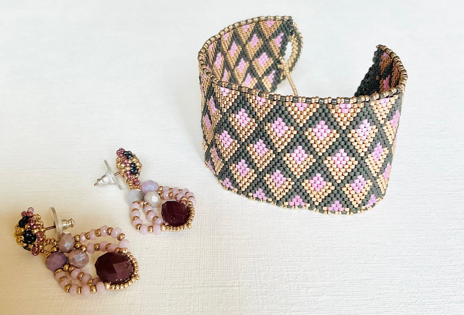 Bracciale con orecchini fatti a mano con perline in vetro Miyuki