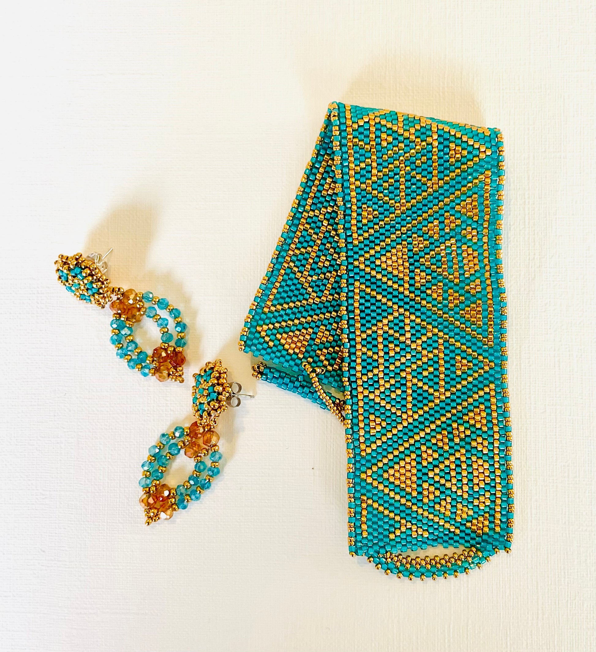 Bracciale con orecchini fatti a mano con perline in vetro Miyuki