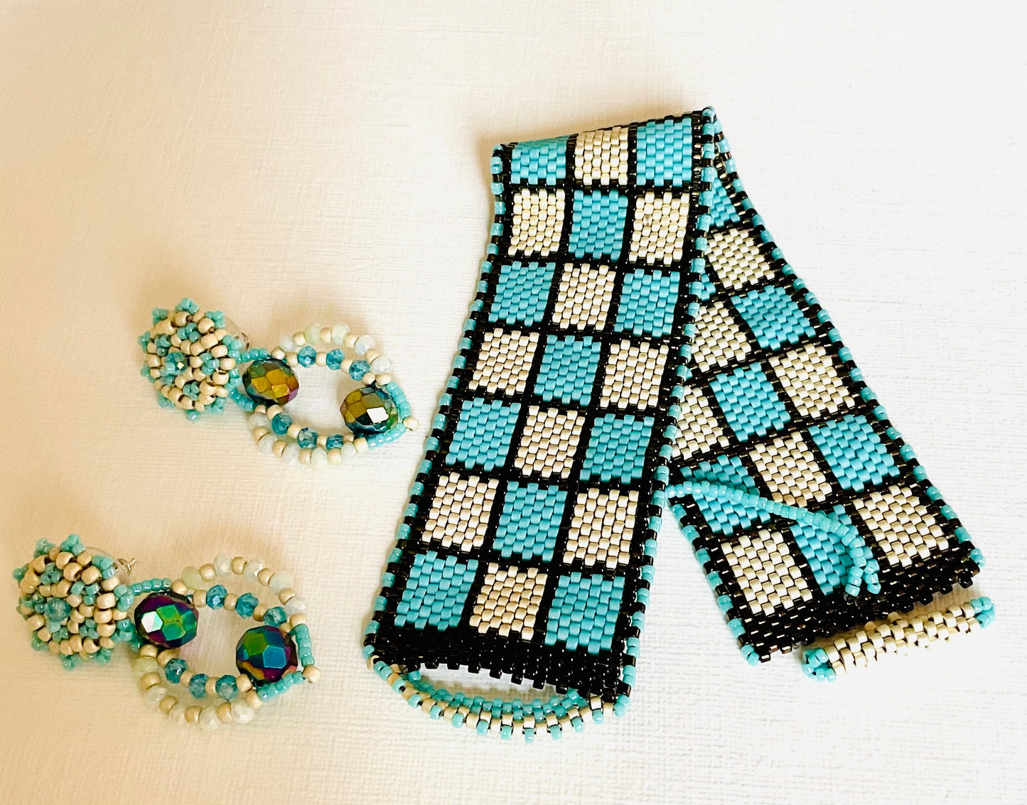 Bracciale con orecchini fatti a mano con perline in vetro Miyuki