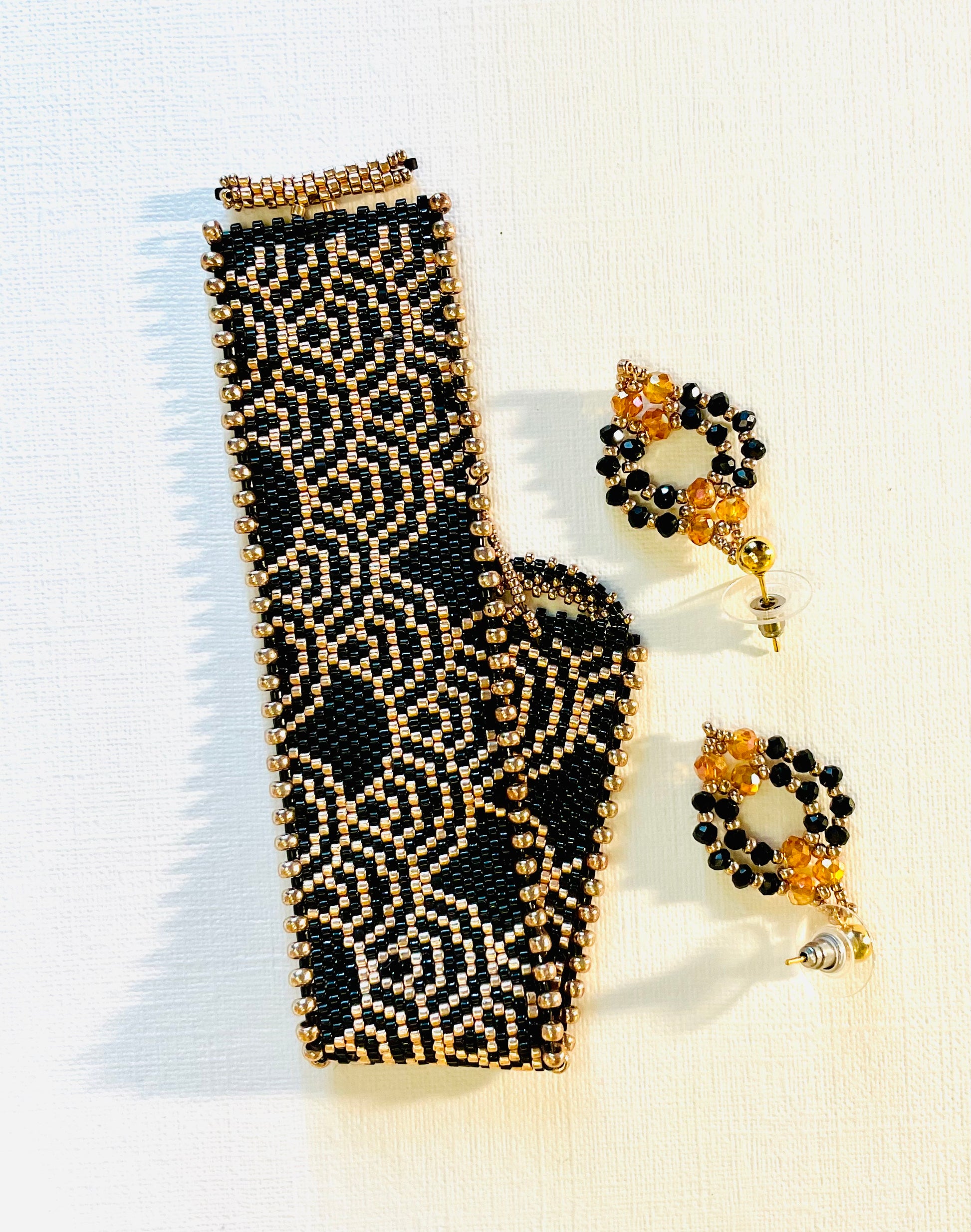 Bracciale con orecchini fatti a mano con perline in vetro Miyuki