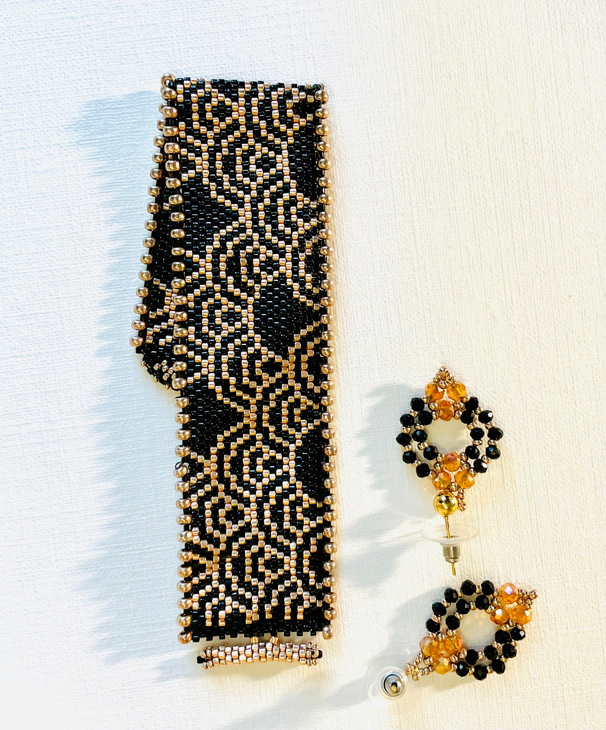Bracciale con orecchini fatti a mano con perline in vetro Miyuki