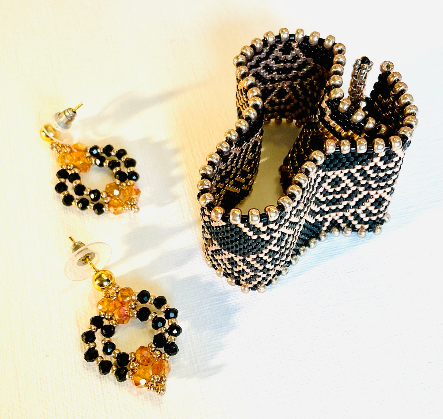 Bracciale con orecchini fatti a mano con perline in vetro Miyuki