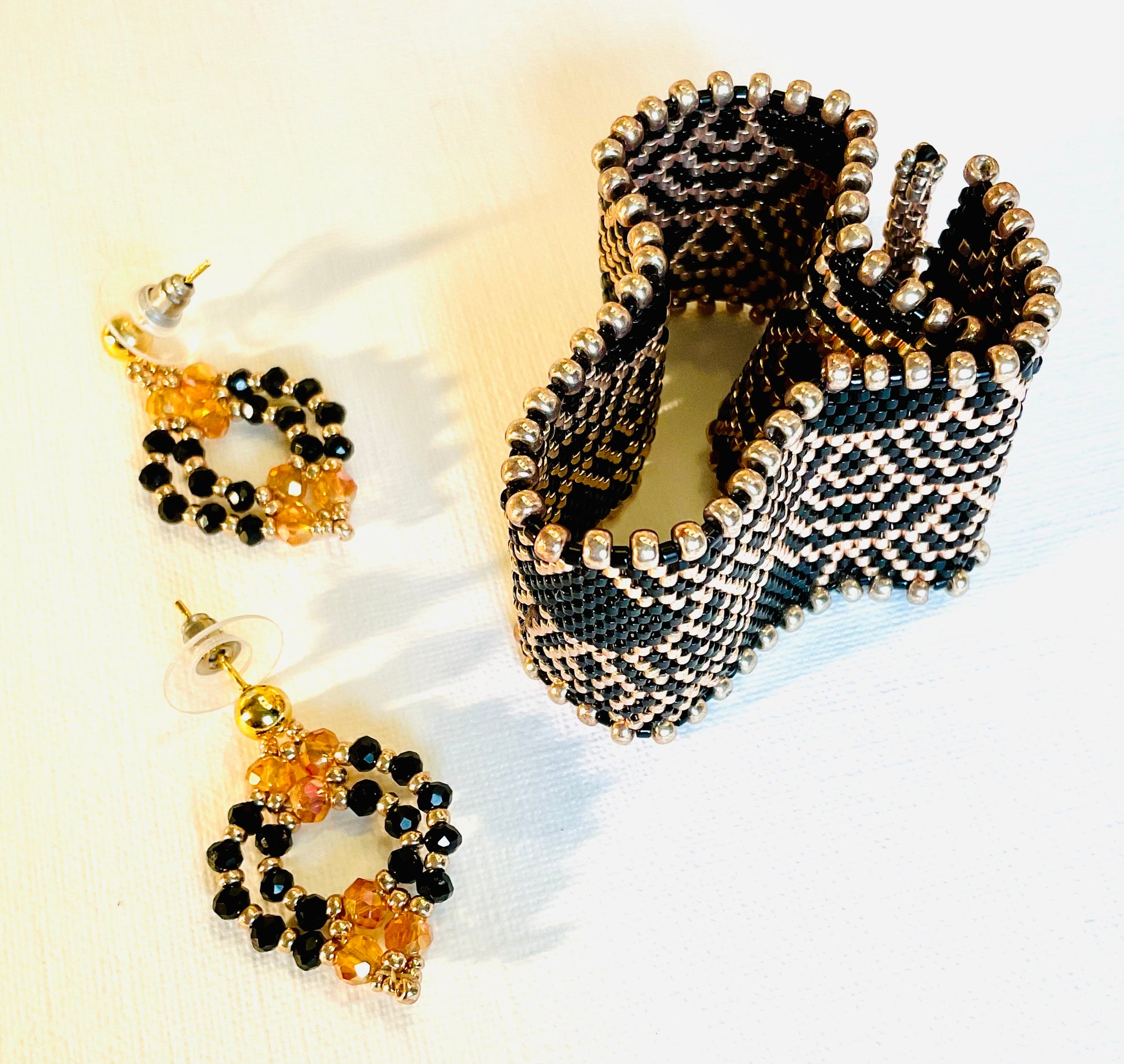 Bracciale con orecchini fatti a mano con perline in vetro Miyuki