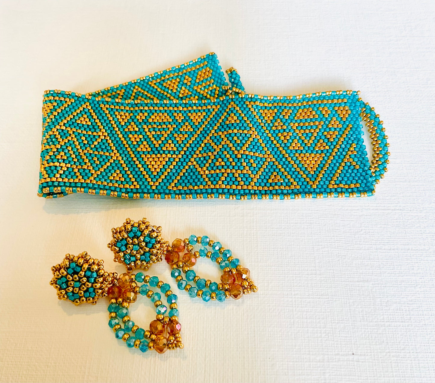 Bracciale con orecchini fatti a mano con perline in vetro Miyuki