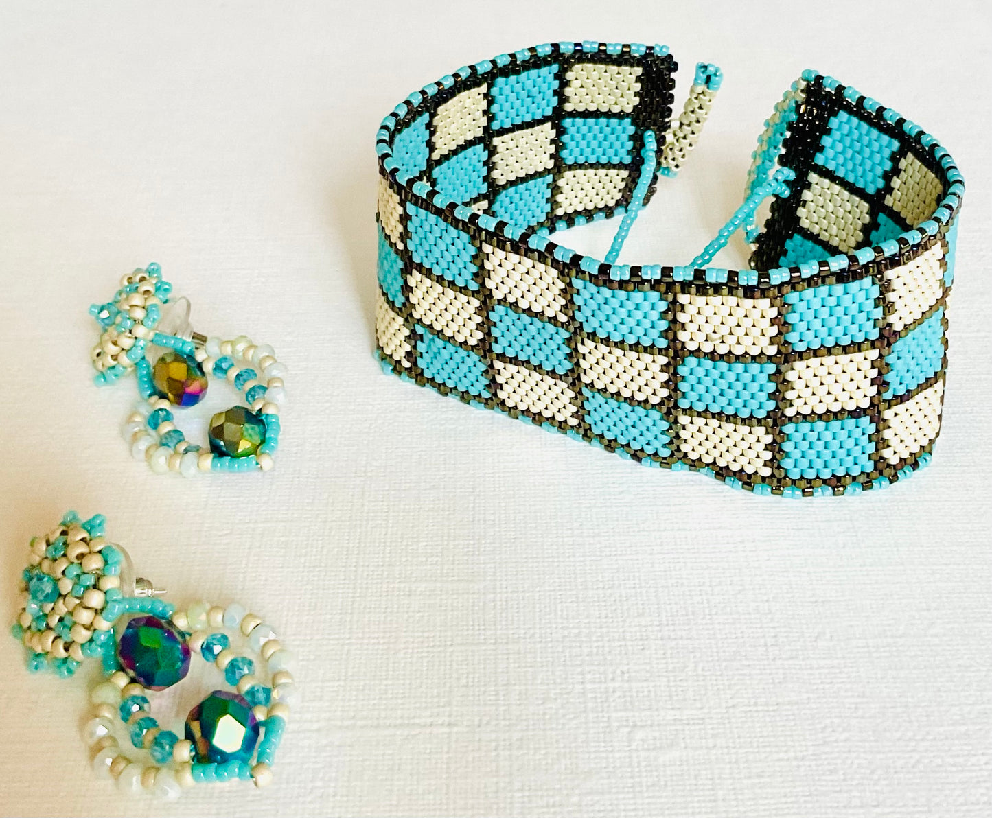 Bracciale con orecchini fatti a mano con perline in vetro Miyuki