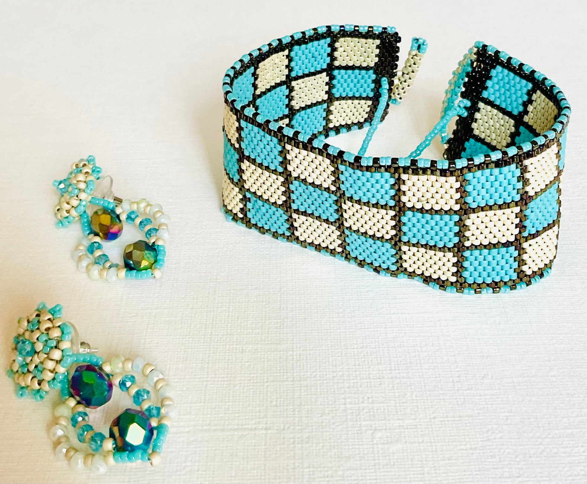 Bracciale con orecchini fatti a mano con perline in vetro Miyuki