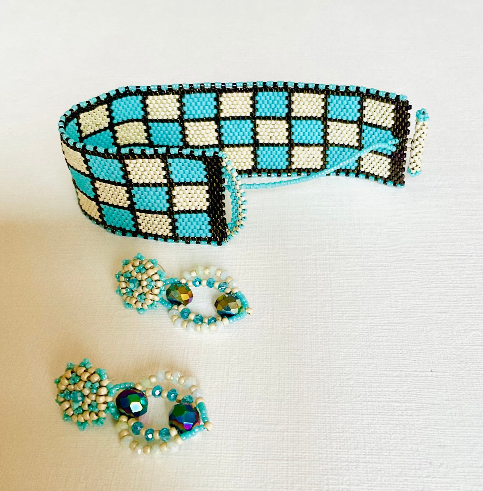 Bracciale con orecchini fatti a mano con perline in vetro Miyuki